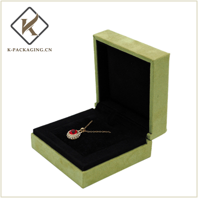 Van Cleef velvet jewelry box bracelet box